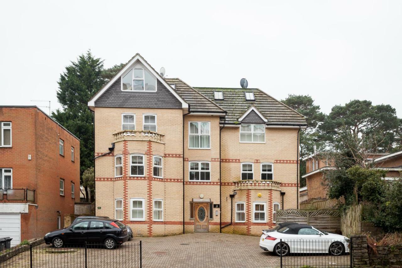 Stunning Contemporary Apartment - Free Parking - 5 Minute Walk To The Beach - Great Location - Fast Wifi - Smart Tv With Netflix Included - Contractor Friendly - Perfect For Short And Long Stays Bournemouth Exterior foto